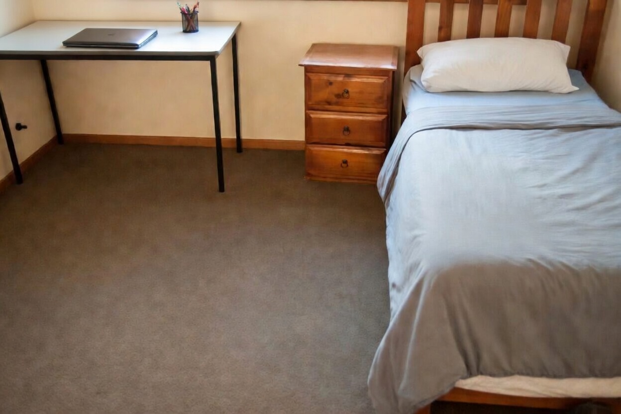 Room cleaning before and after